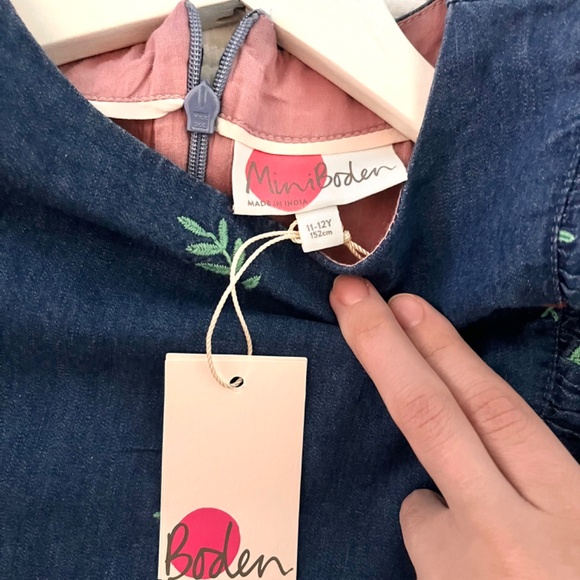 NWT Mini Boden Chambray Embroidered Frill Dress Cotton |  Girls size 11/12 - Picture 4 of 7